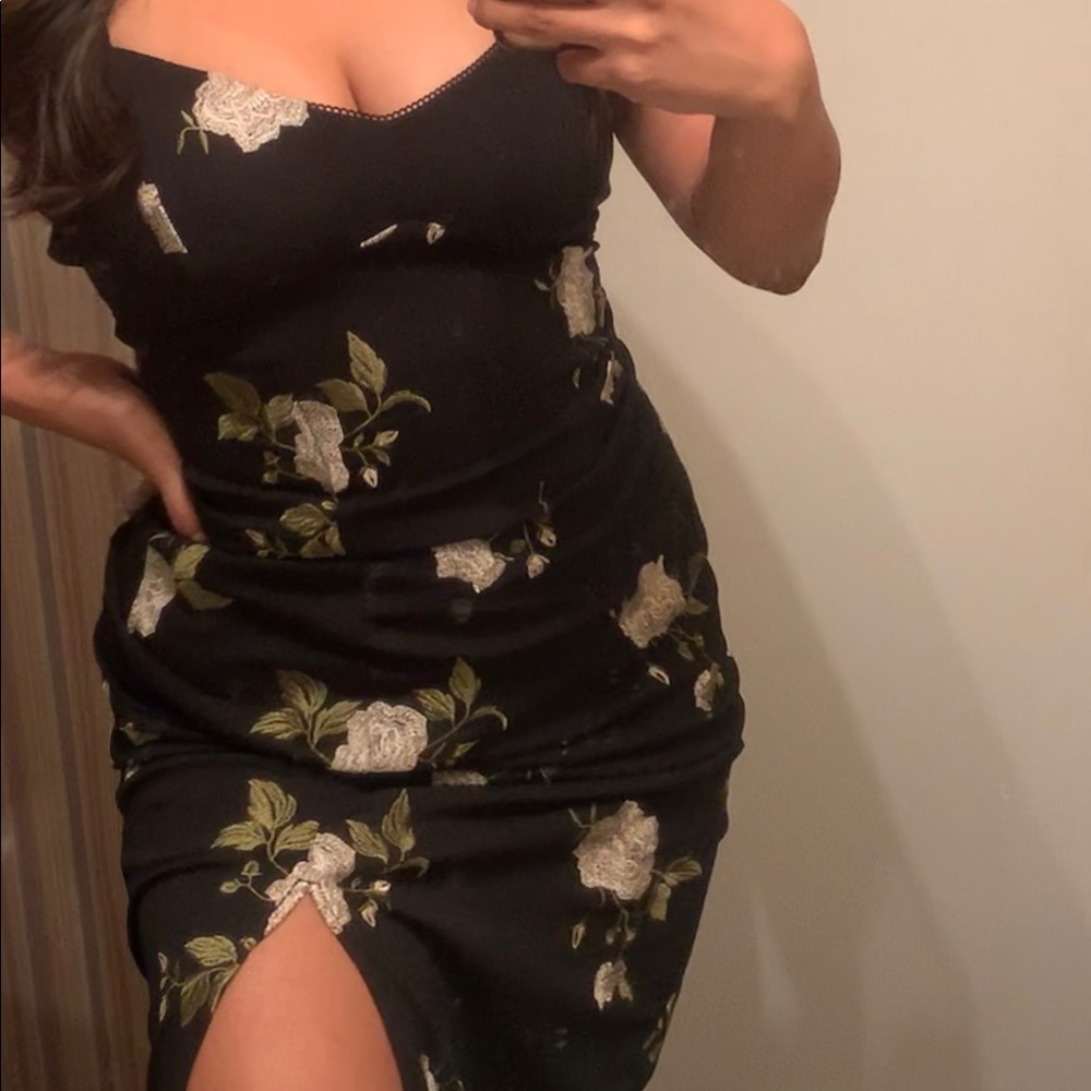 Maxi skirt with slit above knee